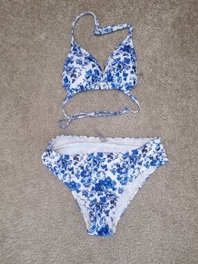 Amazon White and Blue Floral Bikini Set
